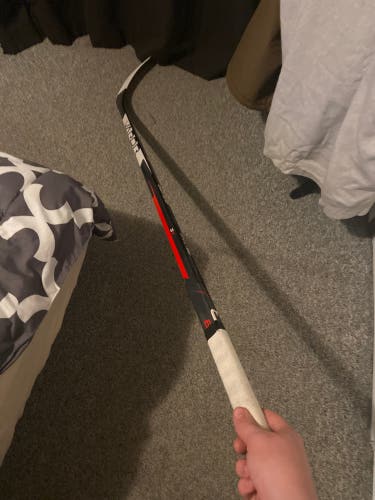 Intermediate Bauer Vapor 3X Left Hand Hockey Stick P88 (Used)