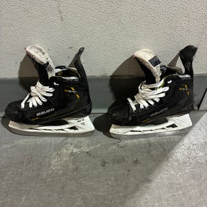 Bauer Supreme M5 Pro Hockey Skates Regular Width Size 4.5 (Used)