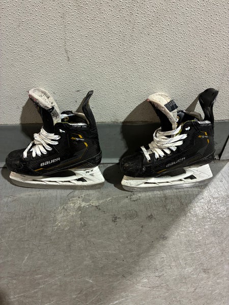 2024 Bauer Supreme M50 Pro Hockey Skates Regular Width Size 4.5 (Used)