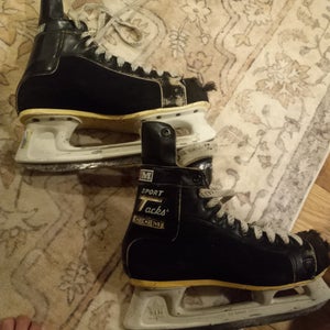 CCM Size 8.5 Hockey Skates Regular Width