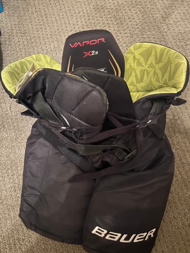 Junior Small Bauer Vapor X2.9 Hockey Pants (Used)