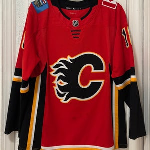 James Neal CGY Jersey | Size 50