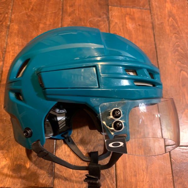 Teal CCM Tacks 910 Pro Stock Medium Helmet with Oakley Visor Damaged As-Is *Read Full Description*
