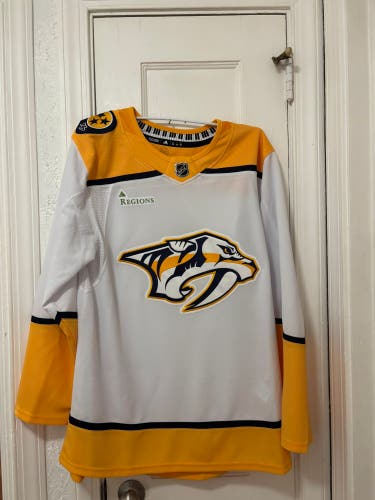 NSH Predators Jersey | Size 52