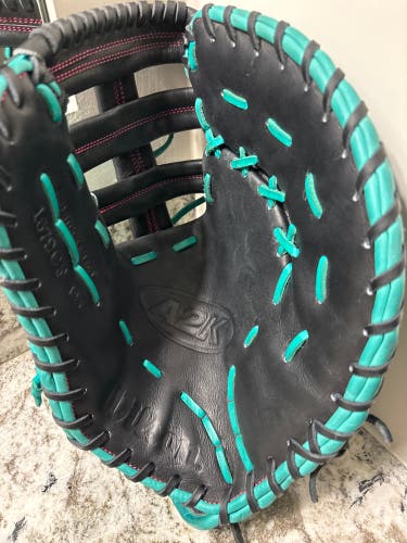 2025 Wilson A2K PRO STOCK SELECT RH First Base Baseball Glove 12.5" GAME READY!!