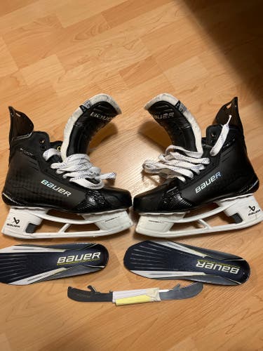2024 Bauer Supreme Shadow Hockey Skates 8.5 (Used)