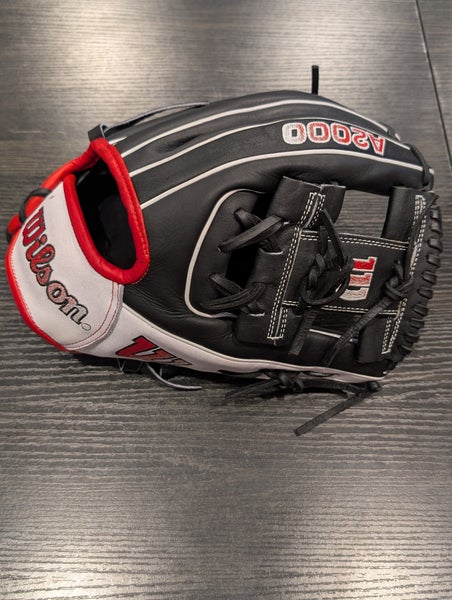 RH Wilson A2000 1975 Baseball Glove 11.75" (Used)