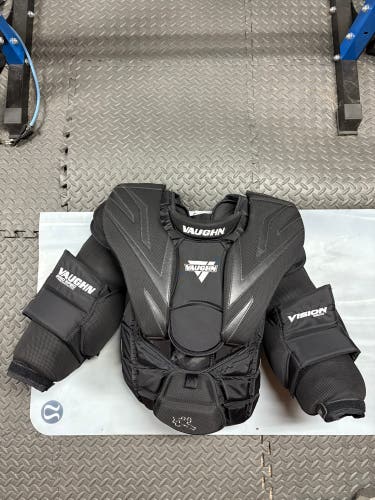 XL Vaughn Vision 9500 Goalie Chest Protector (Used)