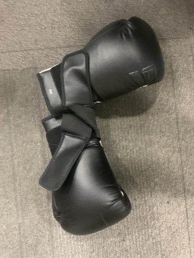 Used Boxing Gloves Black SM 11614-S000224187