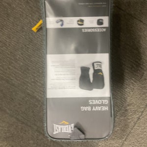 Used Everlast Heavy Bag Gloves Black SM 11614-S000224188