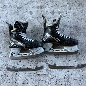 2022 CCM AS-V Hockey Skates Regular Width 6 (Used)