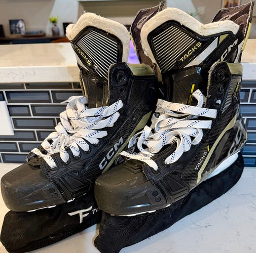 2024 CCM Tacks AS-590 Hockey Skates Regular Width 10 (Used)