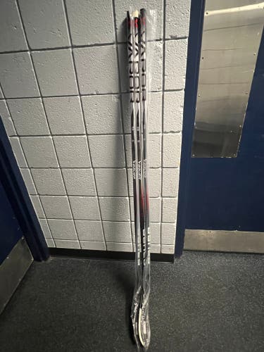 Intermediate Bauer Bauer Vapor League Right Handed Hockey Stick P28 Pro Stock (New) 65 Flex
