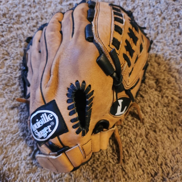 Louisville Slugger RH LG1350 Gamer Series Softball Glove 13.5"  Game Ready w/ minimal break-in