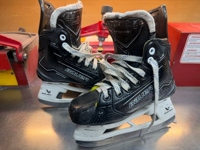 2023 Bauer Supreme M50 Pro Hockey Skates Regular Width Size 1.5 (Used)