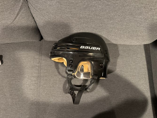 Medium Bauer 4500 Helmet (Used)
