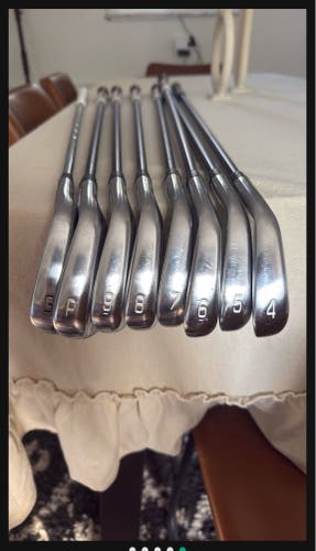 Men's Right Handed Iron Set Stiff Flex (8 Clubs) #4 - #9, PW, GW Graphite Shaft (Used)
