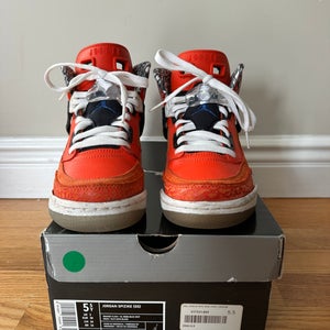 Orange Unisex 5.5Y (Big Kids / Youth) Youth Air Jordan Jordan 1 mid Shoes (Used)