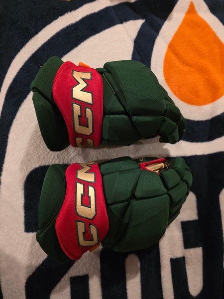 CCM HGPJSPP Gloves 14" Pro Stock (New) Minnesota Wild