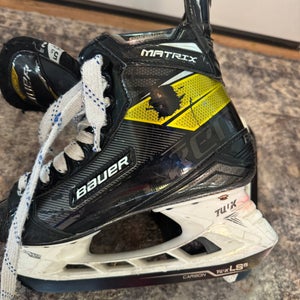 2022 Bauer Supreme Matrix Hockey Skates Size 5.5 (Used)