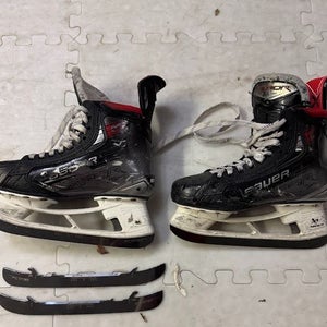 2023 Bauer Vapor X5 Pro Hockey Skates Regular Width Size 5 (Used)