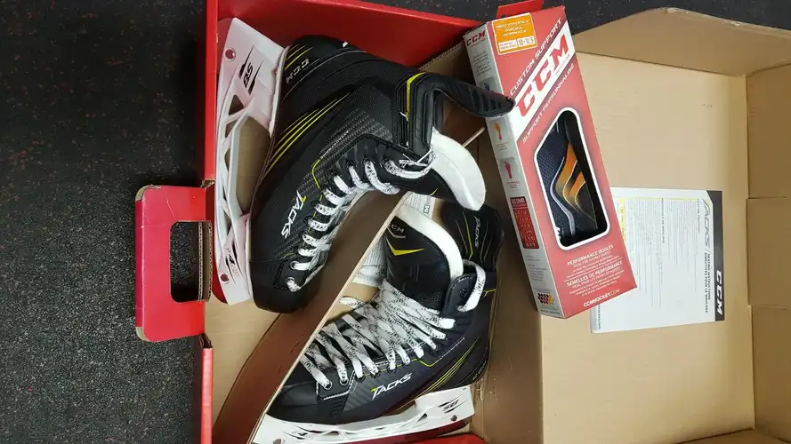 New CCM Tacks Senior Size 10 Hockey Skates - D Width (Retail)- Pixallo.store