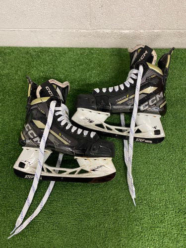 Senior CCM Tacks AS-590 Hockey Skates Regular Width 8.5 (Used)