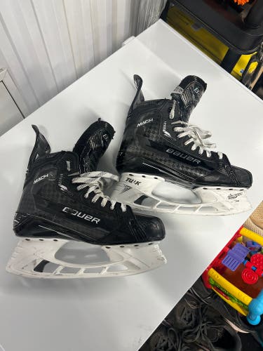 2022 Bauer Supreme Mach Hockey Skates 8.5 (Used)