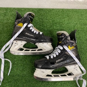 Intermediate Bauer Supreme 3S Pro Hockey Skates Size 4 Fit 3  (Used)