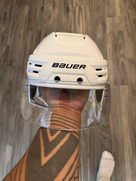 Medium Bauer Re-Akt 85 Helmet with Visor