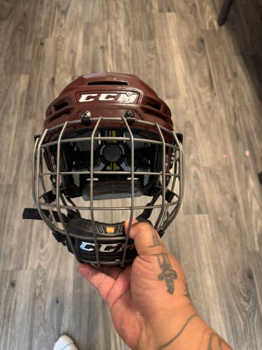 Small CCM Tacks 910 Helmet w/ cage