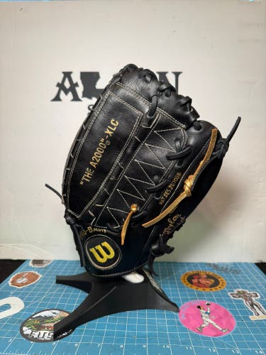 Wilson A2000 RH Baseball Glove (Used)