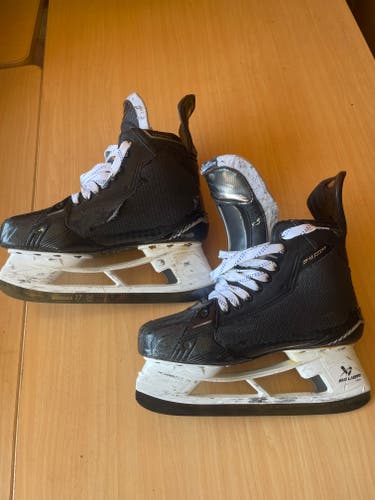 Bauer Supreme SHADOW Mens Pro Stock Size 9 Hockey Skates 1684