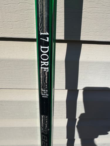 Senior Bauer Vapor Hyperlite 2 Right Handed Hockey Stick P92 77 flex Pro Stock (New) cut