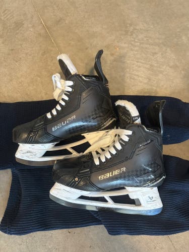 2024 Bauer Supreme Shadow Hockey Skates Extra Wide Width Size 5 (Used)