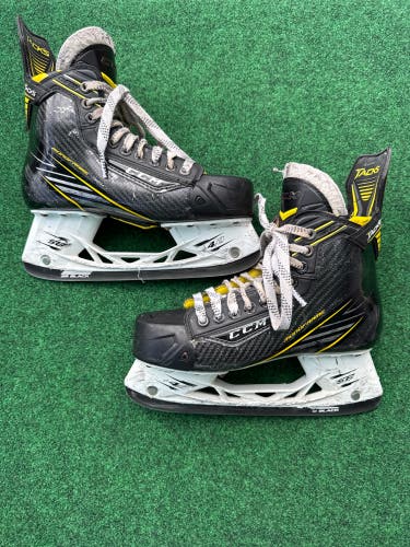 Senior CCM Super Tacks Hockey Skates (Regular) Size 6 (Used)