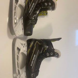Bauer Supreme Elite Hockey Skates Regular Width Size 3.5 (Used)