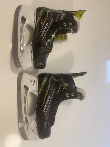 Bauer Supreme Elite Hockey Skates Regular Width Size 3.5 (Used)