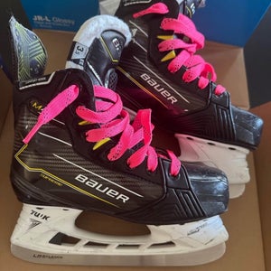 2024 Bauer Supreme M40 Hockey Skates Extra Wide Width Size 3.5 (Used)