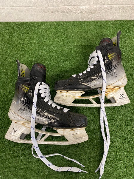 Senior Bauer Vapor Hyperlite Hockey Skates 7.5 (Used)