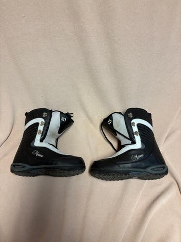 Women's Size 8 Morrow Snowboard Boots (Used)