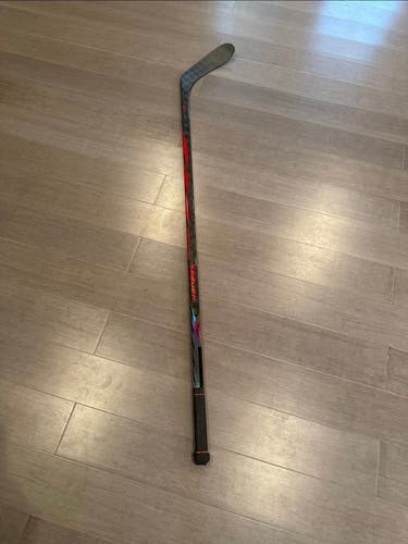 Intermediate Bauer Proto-R Right Handed Hockey Stick P28 (Used)