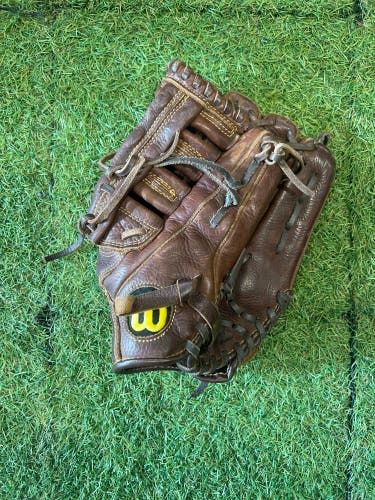 Wilson A800 RH Softball Glove 12.25" (Used)