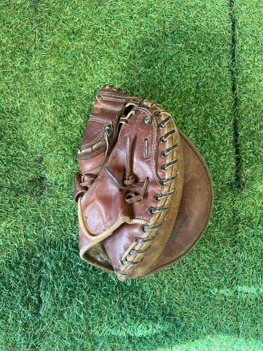Nokona CM37 RH Baseball Catcher's Mitt 33" (Used)
