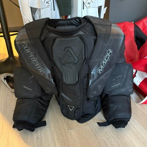 Large 2023 Bauer Mach Goalie Chest Protector Pro Stock (Used)