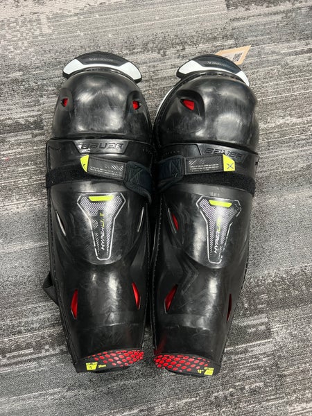 Senior Bauer Vapor Hyperlite Shin Pads 15" (Used)