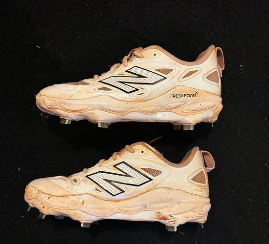 Women's Size M 6.5 (W 7.5) New Balance Low Top Metal (Used)