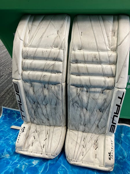 31" Intermediate True Catalyst 7X3 Goalie Leg Pads (Used)