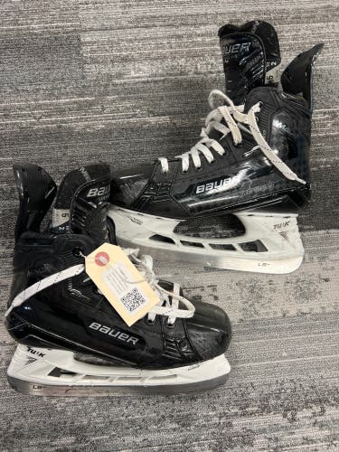 Intermediate Bauer Supreme Mach Hockey Skates Regular Width Size 5 (Used)