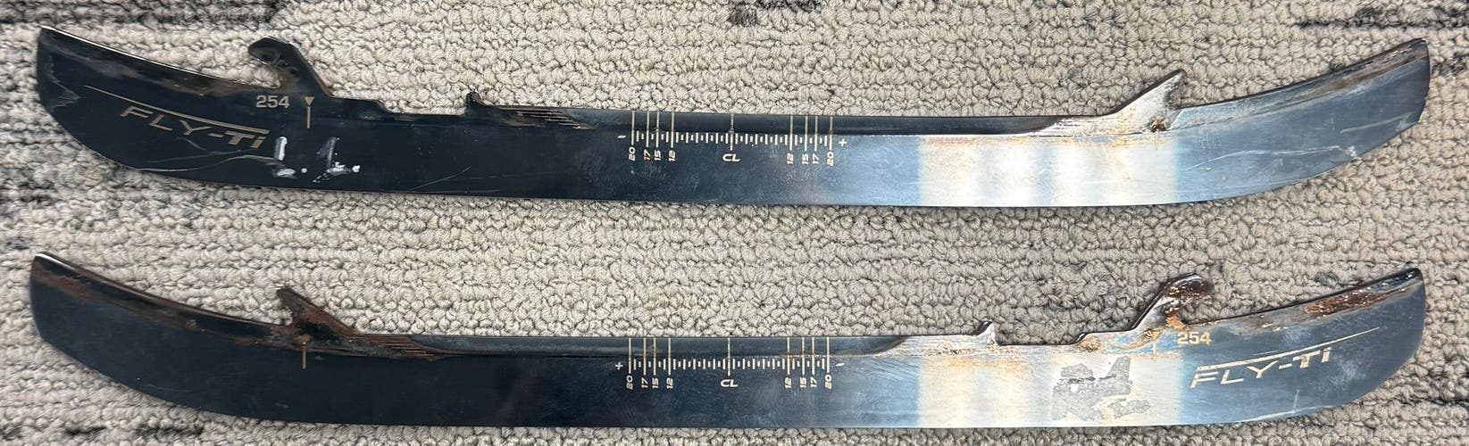 Bauer Fly-Ti Holders, Runners, & Replacement Steel Blades 254 mm (Used)